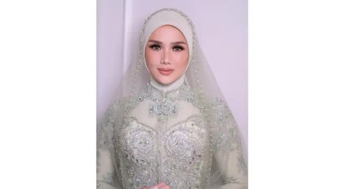 6 Potret Detail Kebaya Mulan Jameela dengan Hijab Berlapis di Momen Akad Nikah Al Ghazali, Tampil Anggun dan Mewah