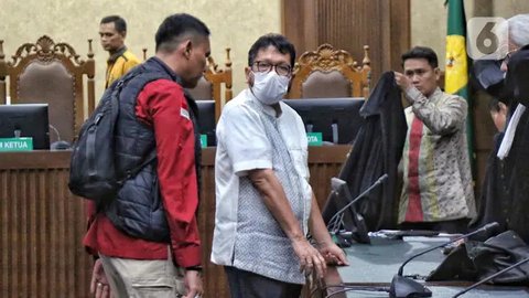 FOTO: Ekspresi Makelar Perkara Zarof Ricar Saat Dijatuhi Vonis 16 Tahun Penjara