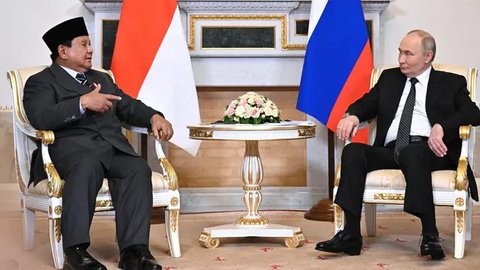 FOTO: Momen Prabowo Bertemu Presiden Rusia Vladimir Putin, Saling Tatap Bahas Isu Penting