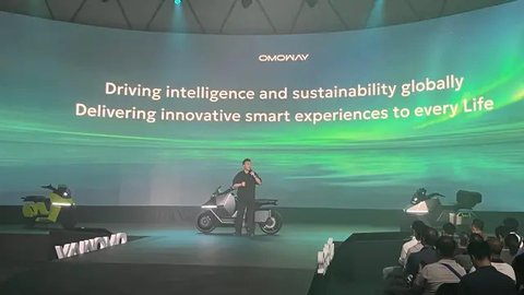 Produk Baru Motor Listrik Makin Canggih: Model Omo X Ini bisa Parkir Sendiri