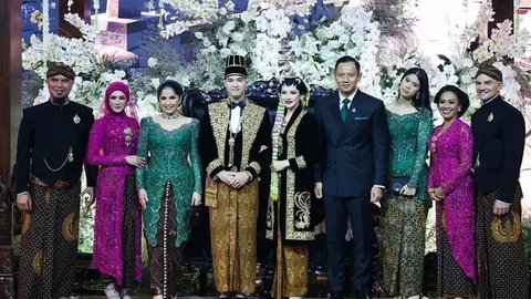 6 Potret Cantik Annisa Pohan Istri AHY Kondangan Ngunduh Mantu Al Ghazali dan Alyssa Daguise, Asik Nostalgia Bareng Dewa 19