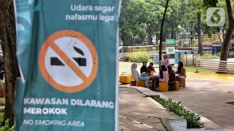 FOTO: Pemprov Jakarta Segera Sahkan Aturan Kawasan Bebas Asap Rokok