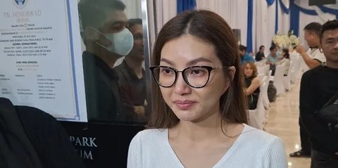 Cerita Haru Sarwendah Ungkap Jas yang Dipakai Sang Ayah Harusnya untuk Rayakan Ulang Tahun Bulan Depan