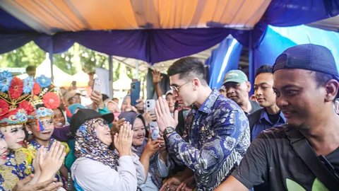 Rogoh Kocek Pribadi Rp100 Juta, Verrell Bramasta Bagikan Uang Untuk UMKM dan Seniman
