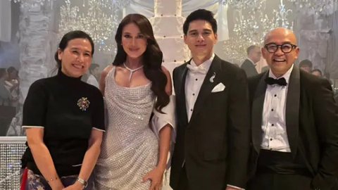 Potret Veronica Tan Hadir di Resepsi Luna Maxime, Tampil Elegan dengan Gaya Minimalis