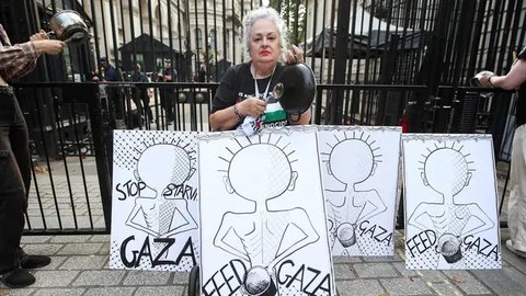Hancur Hati Seorang Ibu di Gaza: Bayiku Kurus Kering Tinggal Tulang, Ayahnya Gugur Cari Susu