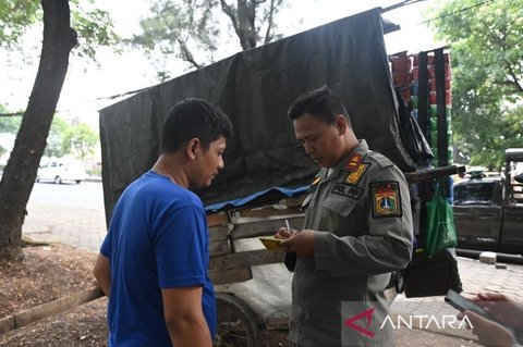 Tahukah Anda? 102 Pelanggar Perda Terjaring Operasi Bina Tertib Praja di Jakarta Barat