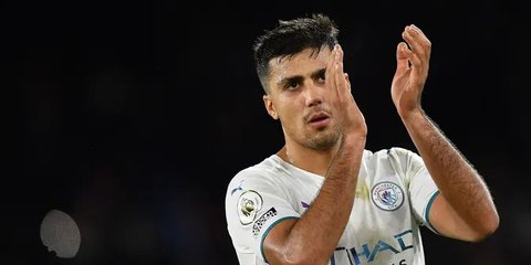 Masih Dibekap Cedera, Rodri Belum Bisa Bela Man City pada Awal Musim Ini