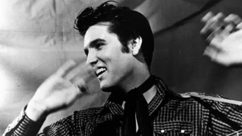 Mengenang 16 Agustus 1977: Sosok Ikonik Elvis Presley Ditemukan Tergeletak di Kamar Mandi