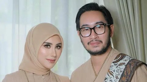 Cantik dan Elegen, Potret Syahnaz Sadiqah Pakai Kebaya Kutubaru Krem, Kental Nuansa Tradisional