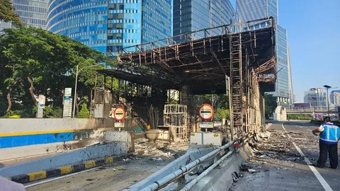 Terdampak Demo di DPR, Jalan Tol Cawang-Tomang-Pluit Masih Belum Beroperasi Normal