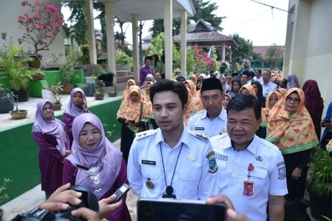 {{caption}}