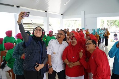 {{caption}}