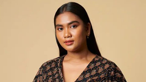 8 Tips Memilih Dress Batik untuk Tubuh Gemuk-Pendek agar Terlihat Ramping dan Tinggi