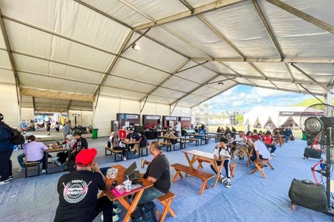 Wow! 1.852 Transaksi QRIS Terjadi di MotoGP Mandalika 2025, Bukti NTB Siap Digital?