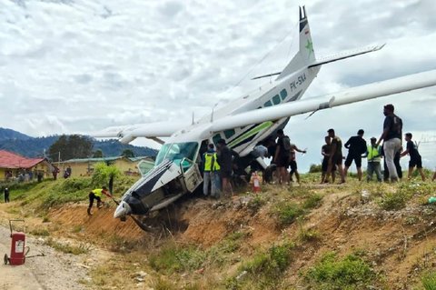 Tahukah Anda? Pesawat Smart Air Tergelincir di Tiom Papua, Evakuasi Kargo Terkendala Beda Ketinggian Tanah