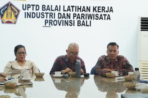 {{caption}}