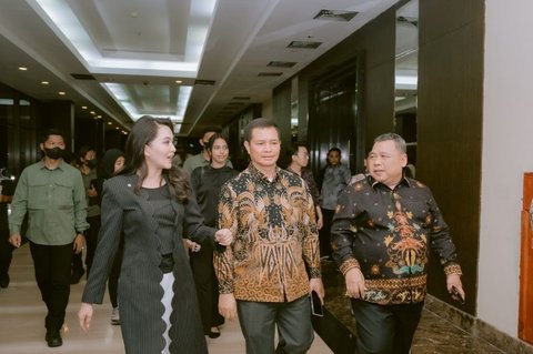 {{caption}}