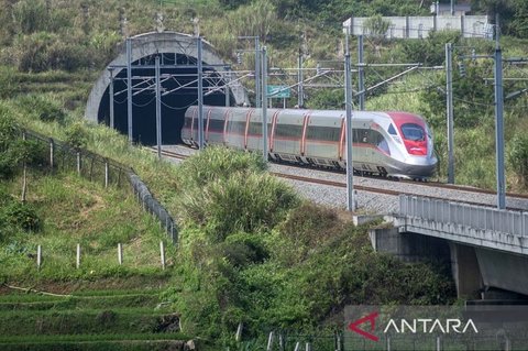 Ekonomi Sepekan: Whoosh Angkut 12 Juta Penumpang, PPN Turun, hingga Utang Kereta Cepat Dikaji