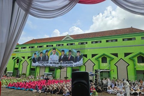 {{caption}}