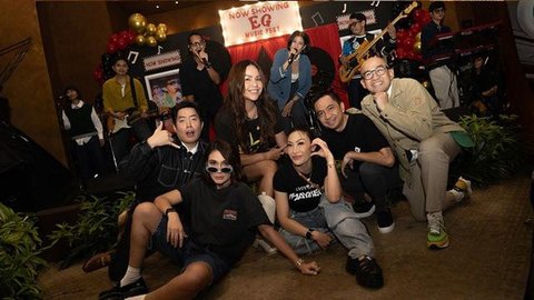 8 Foto Artis di Ulang Tahun Suami Ayu Dewi, Menampilkan Gaya Stylish dengan Tema 'Music Fest'