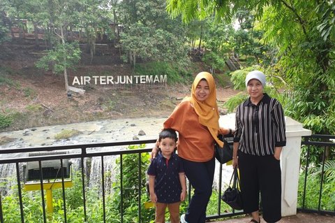 {{caption}}