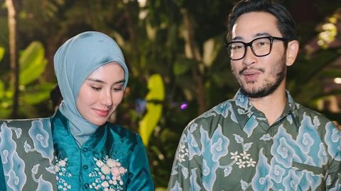 Syahnaz Sadiqah Tampil Anggun dengan Kebaya Kerah Shanghai dan Batik Megamendung, Selaras dengan Jeje Govinda