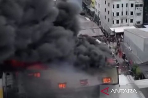 Kebakaran Grogol Petamburan: Bangunan Tempat Tinggal di Jelambar Baru Dilalap Api