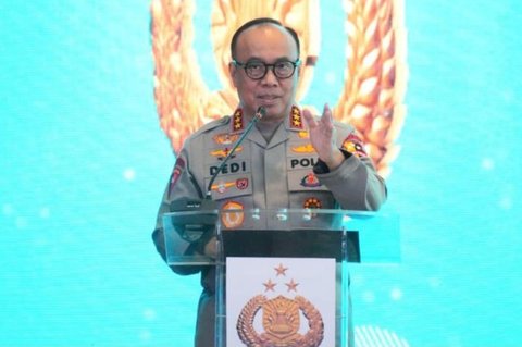 Wakapolri Komjen Dedi Prasetyo Raih Penghargaan Kepemimpinan Publik dari FH Unibraw, Munir Said Thalib Juga Dihormati