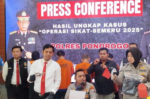 Pasutri di Ponorogo Diamankan Polisi, Simpan Senpi Rakitan Ilegal dan Amunisi