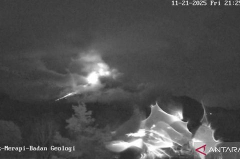 Gunung Merapi Luncurkan Awan Panas Sejauh Dua Kilometer, Status Siaga Tetap Berlaku