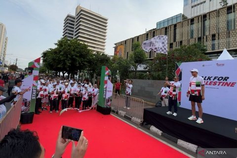 Kemlu RI Gaungkan Solidaritas Palestina Melalui 'Walk for Palestine' di CFD Jakarta