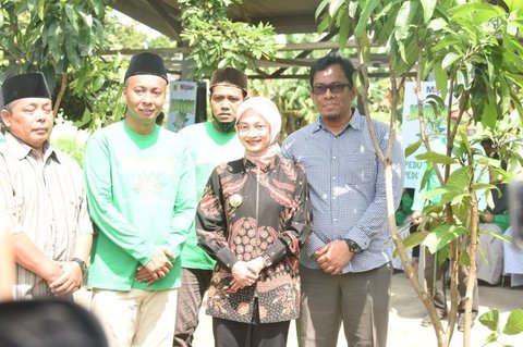 {{caption}}