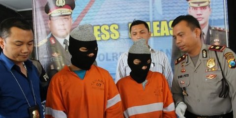 Gama Mulya (21) dan AS (21) diamankan polisi. &copy;2015 Merdeka.com