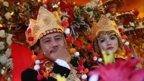 6 Potret Pernikahan Epy Kusnandar & Karina Ranau, Harmonis dan Romantis di Usia 17 Tahun Kebersamaan