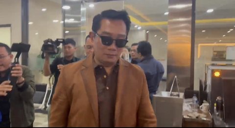 Ridwan Kamil Tiba di Bareskrim Polri untuk Jalani Tes DNA (Foto: Habibie/merdeka.com)