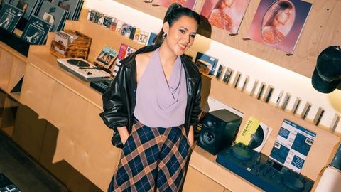 Pesona Awet Muda! 7 Artis Indonesia Usia 30 Tahun Ke atas Dinobatkan sebagai Wanita Tercantik 2025