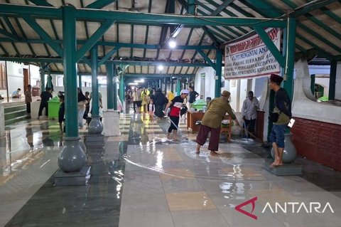 Banjir Banten Lama Rendam Kawasan Wisata Religi, Aktivitas Ziarah Tetap Berlangsung