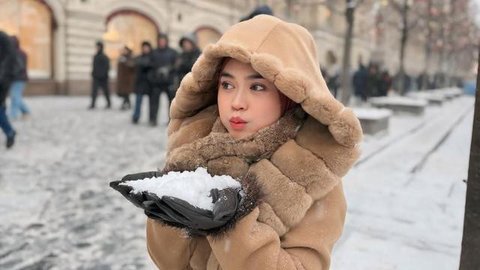 Liburan di Moskow Bersuhu -25°C, Ria Ricis Tetap Tampil Modis