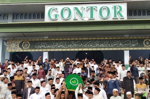 Ribuan Pelayat Iringi Pemakaman KH Amal Fathullah Zarkasyi, Sosok Teladan dan Pejuang Pesantren