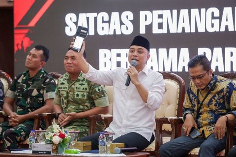 {{caption}}