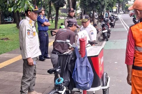 Satpol PP Jaksel Gencarkan Penertiban PKL di Jalan Suryo Demi Ketertiban Umum