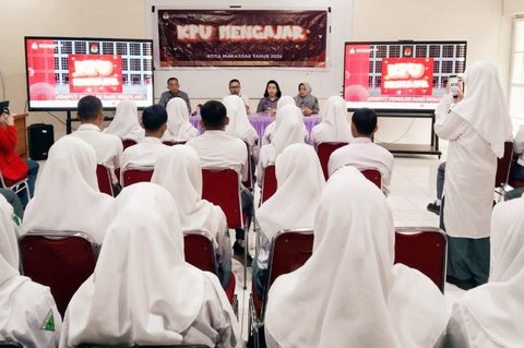 KPU Mengajar Makassar Aktifkan Program Demokrasi di Sekolah, Bekali Pemilih Pemula