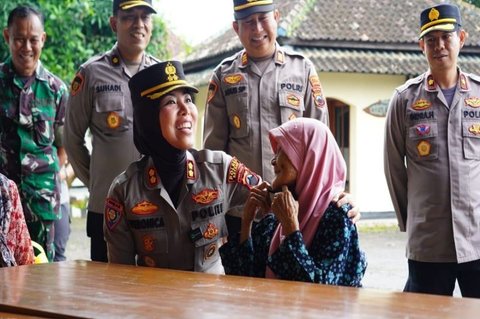 {{caption}}
