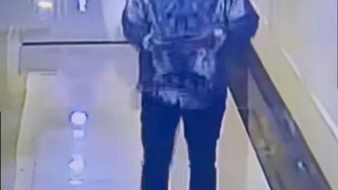 Detik-Detik Pria Berpakaian Rapi Terekam CCTV Curi Laptop dan HP di Hotel Bintang 5 Sudirman