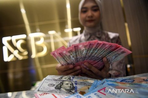 Rupiah Melemah Tipis di Awal Perdagangan Jumat, Sentuh Rp16.826 per Dolar AS