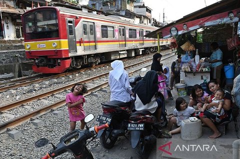 KAI Daop 6 Ingatkan Masyarakat: Larangan Ngabuburit Jalur Kereta Api Demi Keselamatan