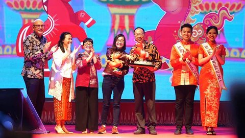 Diplomasi Kuda Api Indonesia dan Tiongkok Berlangsung dalam Festival Imlek 2577