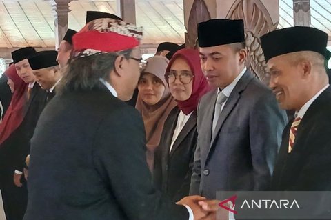 {{caption}}