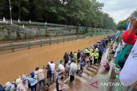 10 Ribu Liter Ekoenzim Dituangkan ke Sungai Jeletreng, Upaya Tekan Pencemaran Lingkungan